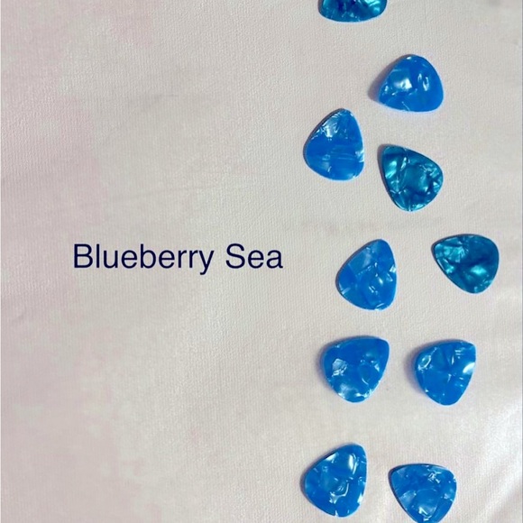 Limited Edition Rose Series Guitar Picks - Picture 4 of 12